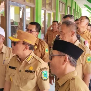 Camat Ciawigebang Dampingi Bupati Kuningan Tinjau SDN Cihirup 3 yang Ambruk, Perbaikan Masuk Prioritas 2026
