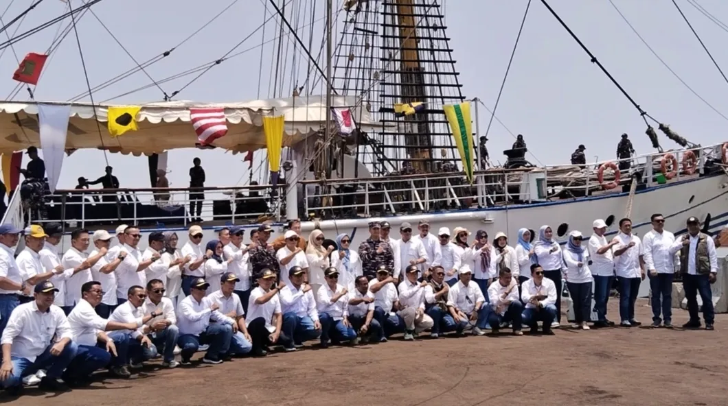 Bupati Kuningan, Dian RY, Ajak Jajaran SKPD Belajar Kepemimpinan dan Kebersamaan di KRI Dewaruci