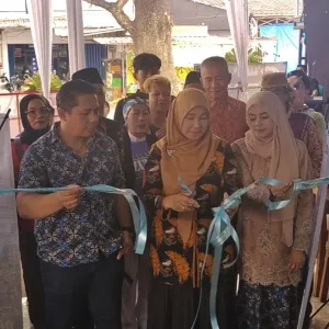 Dapur Sunda H. Usman Resmi Dibuka di Jalaksana, Wakil Bupati Tuti Andriani Apresiasi Penyerapan 20 Tenaga Kerja dan Sajikan Aneka Kuliner Khas Sunda
