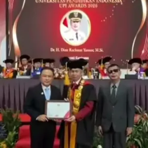 Bupati Kuningan Dian Rachmat Yanuar Raih UPI Award 2026 pada Dies Natalis ke-72 UPI