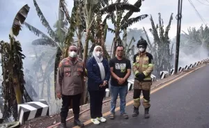 KEBAKARAN DI JALUR KARANGMANGU–NANGGERANG WABUP TUTI ANDRIANI TURUN LANGSUNG, WARGA DIMINTA WASPADA!