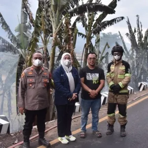 KEBAKARAN DI JALUR KARANGMANGU–NANGGERANG WABUP TUTI ANDRIANI TURUN LANGSUNG, WARGA DIMINTA WASPADA!