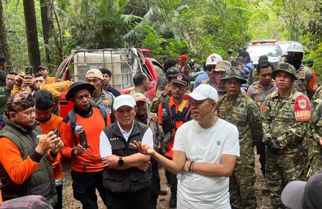 Karhutla Gunung Ciremai Meluas hingga Puluhan Hektare, Bupati Dian Dampingi KDM Tinjau Lokasi dan Siapkan Water Bombing